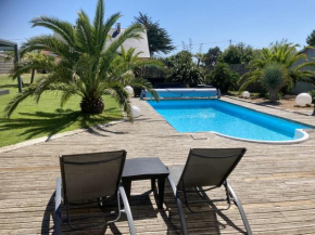 Villa ensoleillée à Bretteville-sur-Ay avec piscine privée